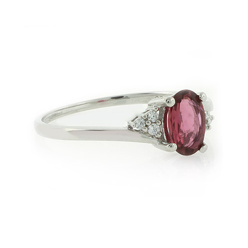 Anillo de Plata con una Gema Turmalina Roja
