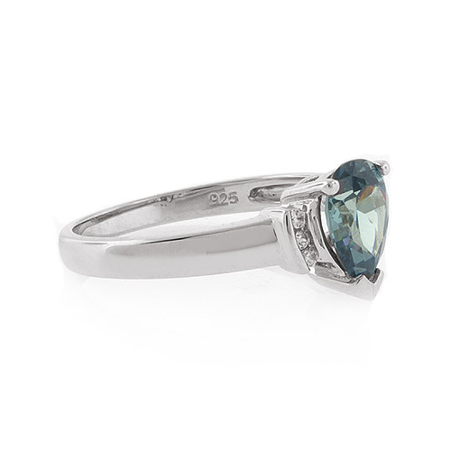 Anillo de Plata con Alejandrita en Corte de Pera