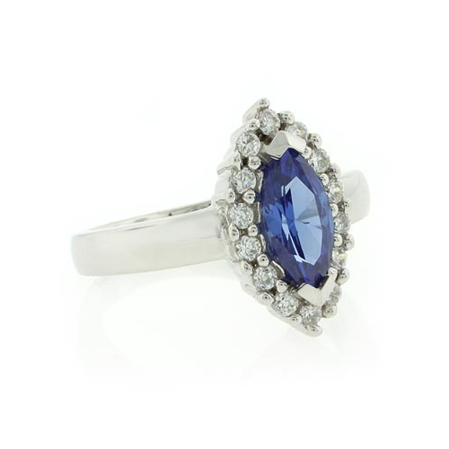 Anillo de Plata con Tanzanita en Corte Marqués