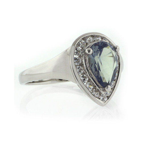 Anillo de Alejandrita Bicolor en Corte de Pera