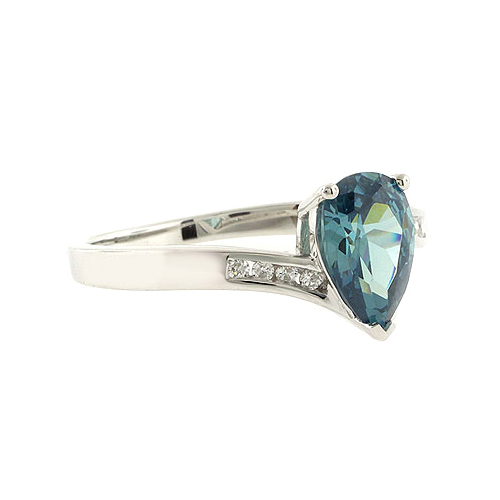 Anillo de Alejandrita en Corte de Pera