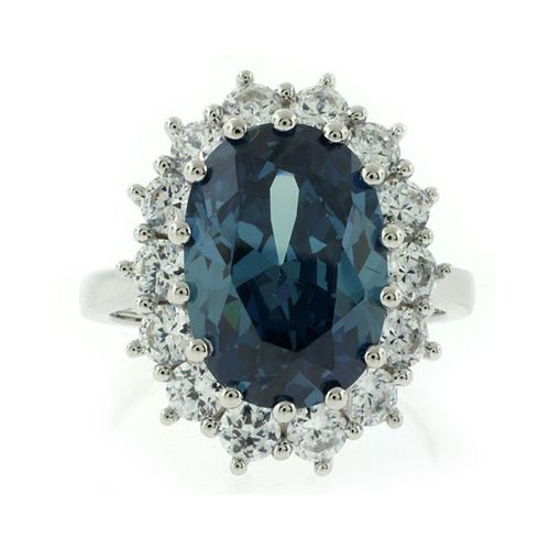 Hermoso Anillo de Plata con Alejandrita en Corte Ovalado