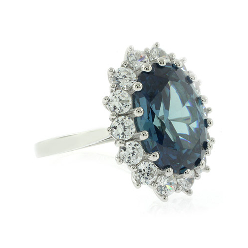 Hermoso Anillo de Plata con Alejandrita en Corte Ovalado