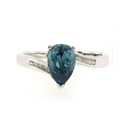 Anillo de Alejandrita en Corte de Pera