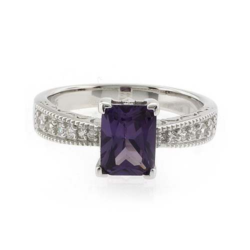 Anillo de Plata Fina con Alejandrita Bicolor