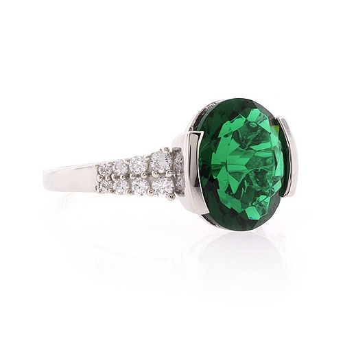 Anillo de Plata Fina con Esmeralda