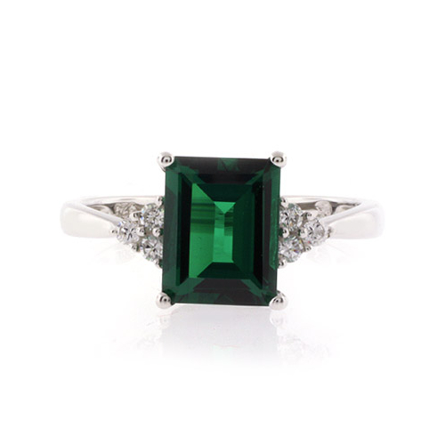Precioso Anillo de Plata con Esmeralda