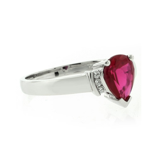 Elegante Anillo de Plata con Rubí