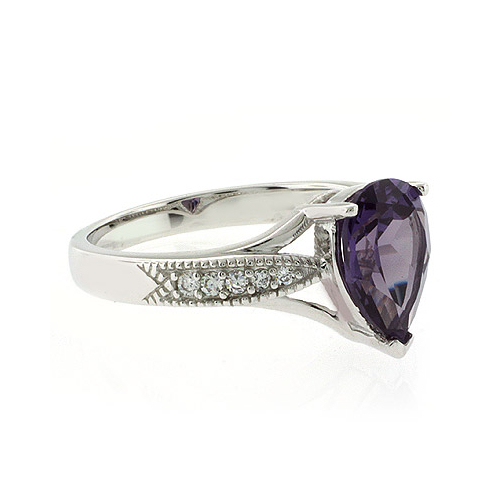 Anillo de Plata Fina con Alejandrita ( Morado/Rosa )
