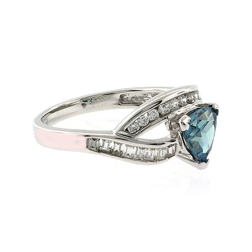 Anillo de Plata Fina con Alejandrita Bicolor ( Verde/Azul )