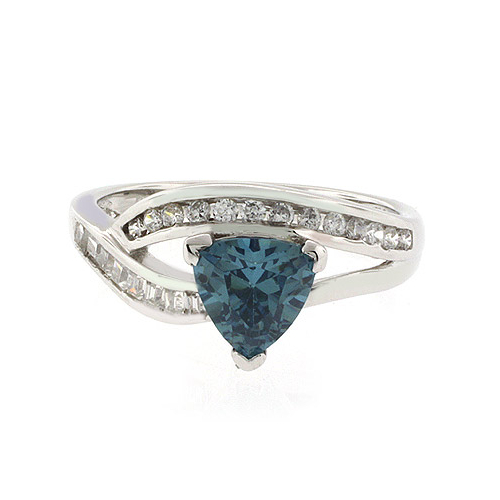 Anillo de Plata Fina con Alejandrita Bicolor ( Verde/Azul )