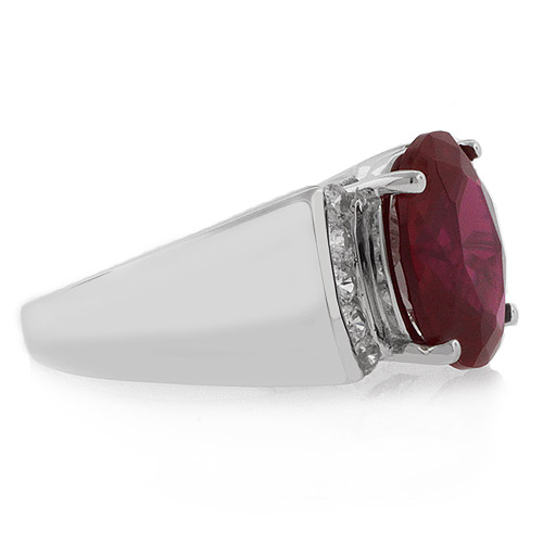 Magnifico Anillo de Plata con una Gema de Rubí Rojo
