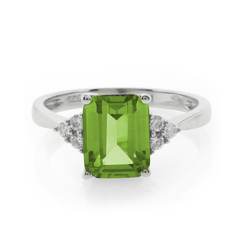 Anillo de Plata con Peridoto