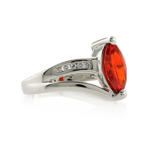 Anillo con Opalo De Fuego en Plata Esterlina