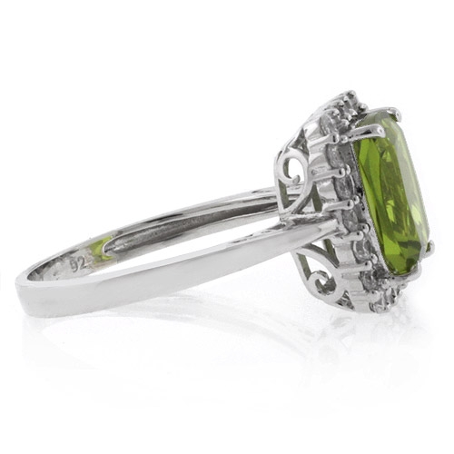 Hermoso Anillo de Plata .925 con Peridoto