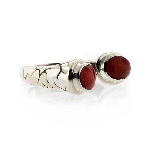 Anillo de Plata Hecho a Mano con Coral Rojo