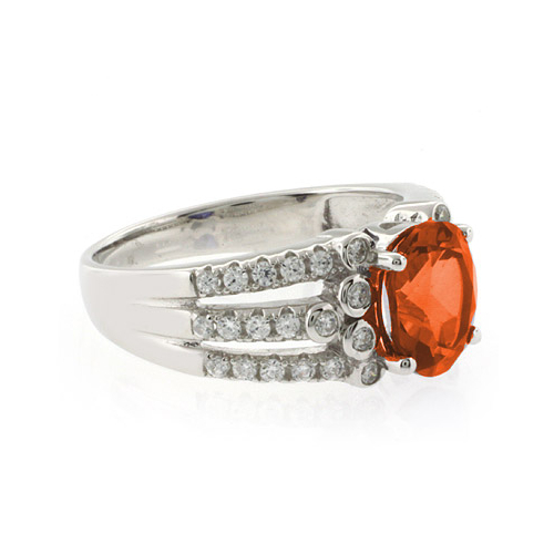 Anillo con una Gema de Ópalo Rojo en Plata .925