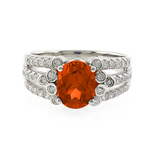 Anillo con una Gema de Ópalo Rojo en Plata .925