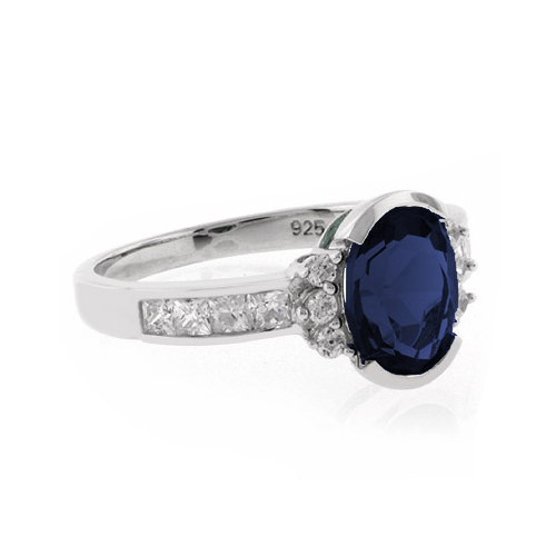 Anillo Hermoso de Zafiro Azul en Plata .925