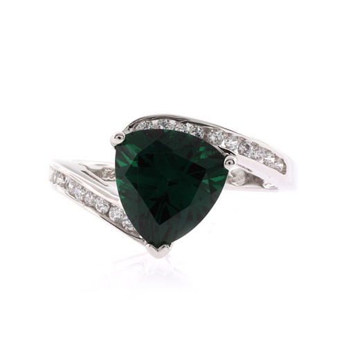 Hermoso Anillo de Plata .925 con Esmeralda