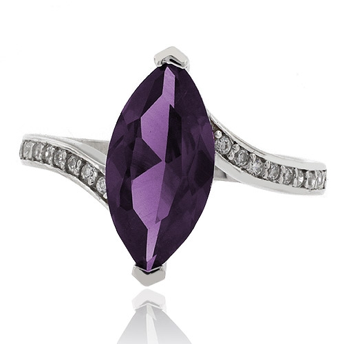 Hermoso Anillo de Alejandrita en Plata Fina ( Azul/Morado )