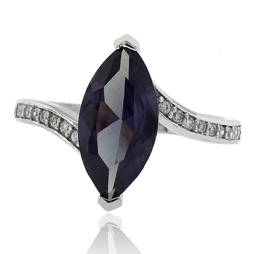 Hermoso Anillo de Alejandrita en Plata Fina ( Azul/Morado )