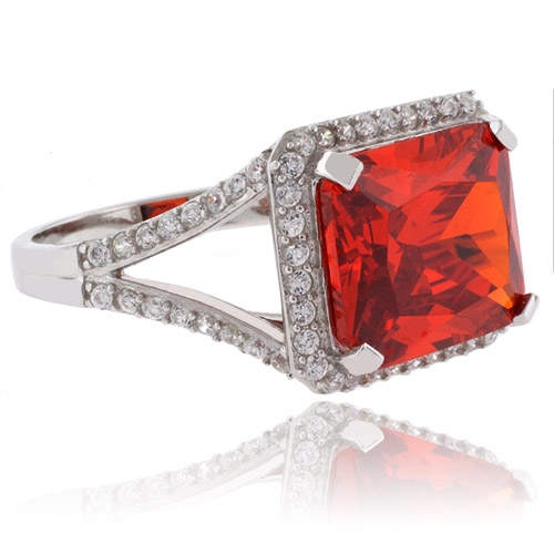 Elegante Anillo de Plata .925 con Ópalo de Fuego