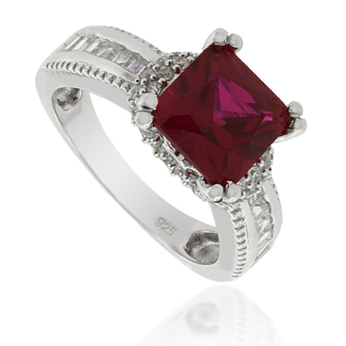 Precioso Anillo de Plata .925 con Rubí