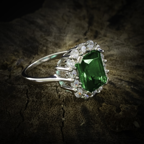 Anillo de Esmeralda y Zirconias en Plata