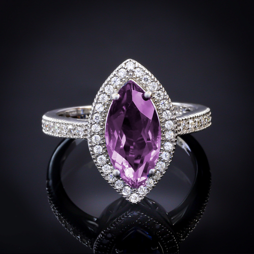 Anillo Hermoso de Alejandrita en Plata ( Azul a Morado )