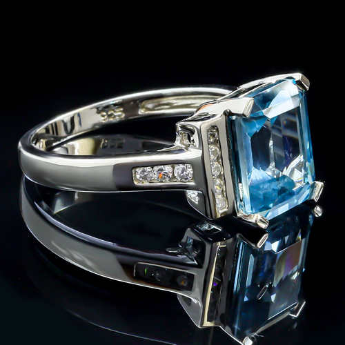 Precioso Anillo de Plata de Ley con Aguamarina