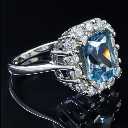 Precioso Anillo con Aguamarina en Plata de Ley