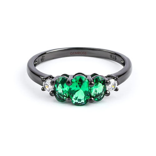 Anillo de Plata Oxidada con 3 Piedras de Esmeralda