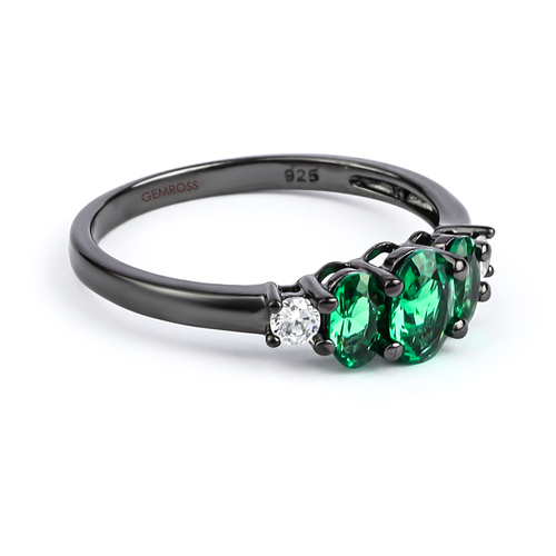 Anillo de Plata Oxidada con 3 Piedras de Esmeralda