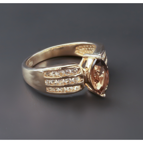 Anillo de Plata .925 con Baño de Oro y Topacio