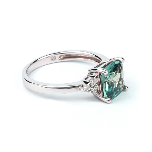 Hermoso Anillo de Plata con Alejandrita ( Azul/ Verde )