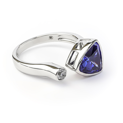 Anillo de Plata de Ley con Tanzanita Corte Trillante