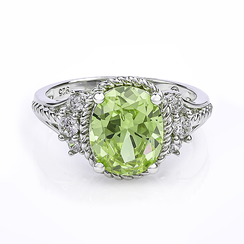 Hermoso Anillo de Plata y Zultanita Cambia Color en Corte Ovalado