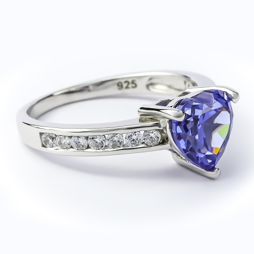 Anillo de Tanzanita Plata de Ley 925 Corazon