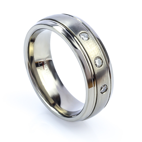 Anillo de Titanio Con Diamantes
