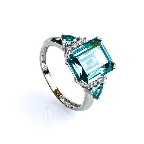 Anillo de Plata con Alejandrita Corte Esmeralda
