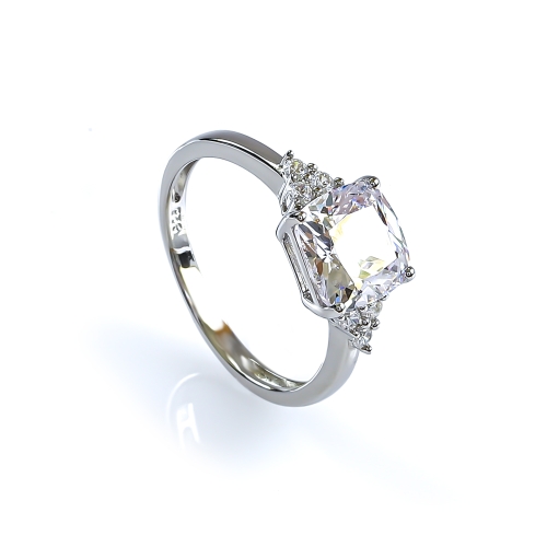 Hermoso Anillo de Solitario en Plata