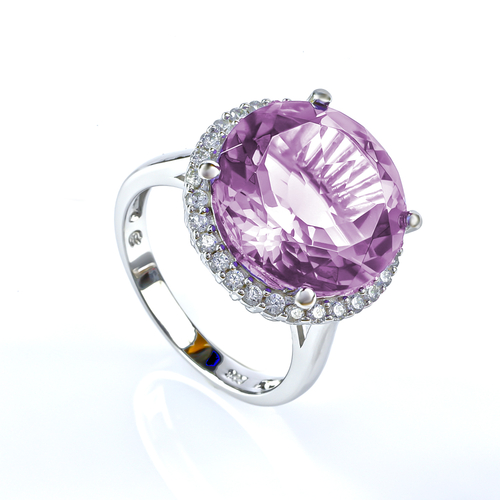 Hermoso Anillo de Alejandrita Llamativa