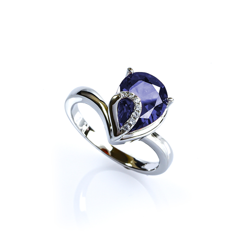 Anillo de Plata Solitario con Tanzanita en Corte Pera