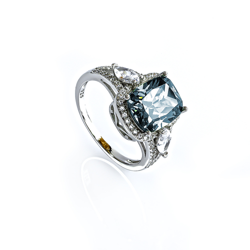 Anillo de Alejandrita Verde Azul Corte Esmeralda en Plata de Ley 925