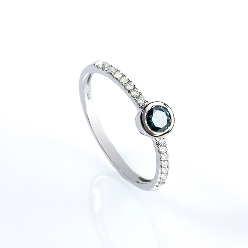 Anillo de Oro Solido de 14K con Diamantes Azules 0.36 Quilates