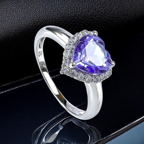 Hermoso Anillo de Alejandrita en Plata de Ley 925 Corazón