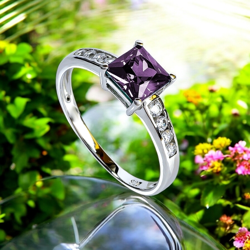 Anillo de Plata Con Alejandrita Solitario 6 mm x 6 mm