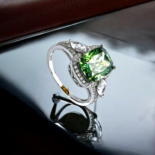 Anillo de Alejandrita Verde Azul Corte Esmeralda en Plata de Ley 925