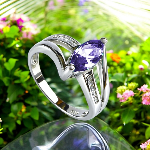 Magnifico Anillo de Plata .925 con una Gema de Alejandrita
